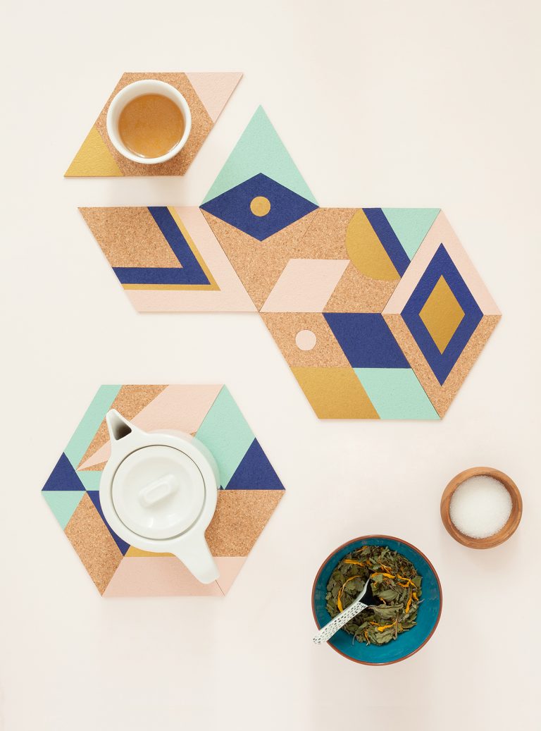 découvrez comment créer des dessous de plat diy uniques et personnalisés pour embellir votre table. suivez nos astuces et tutoriels faciles pour réaliser des créations fonctionnelles et décoratives qui impressionneront vos invités.