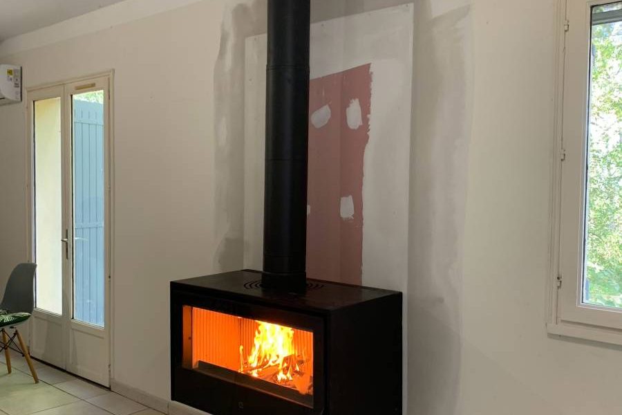 découvrez nos conseils pratiques pour construire votre propre poêle à bois. apprenez les étapes essentielles, les matériaux nécessaires et les astuces pour créer un chauffage efficace et écologique à domicile.