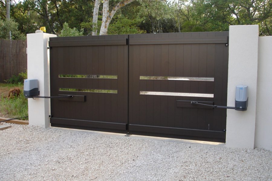 découvrez nos solutions de motorisation pour portails, alliant sécurité et confort. transformez l'accès à votre propriété grâce à des systèmes automatiques performants et esthétiques. profitez d'une installation simple et d'une utilisation intuitive pour simplifier votre quotidien.