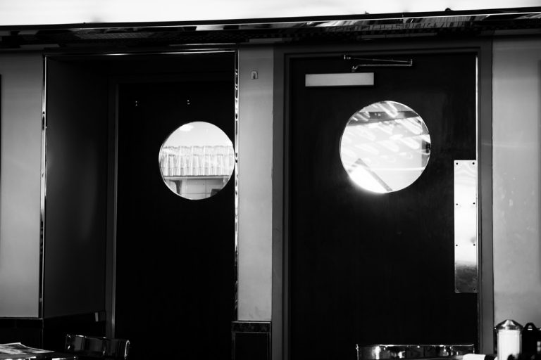 découvrez nos conseils et astuces pour réussir votre projet de porte battante en bricolage. que vous soyez débutant ou expert, apprenez à choisir les matériaux, les outils et les techniques nécessaires pour installer facilement une porte battante chez vous.