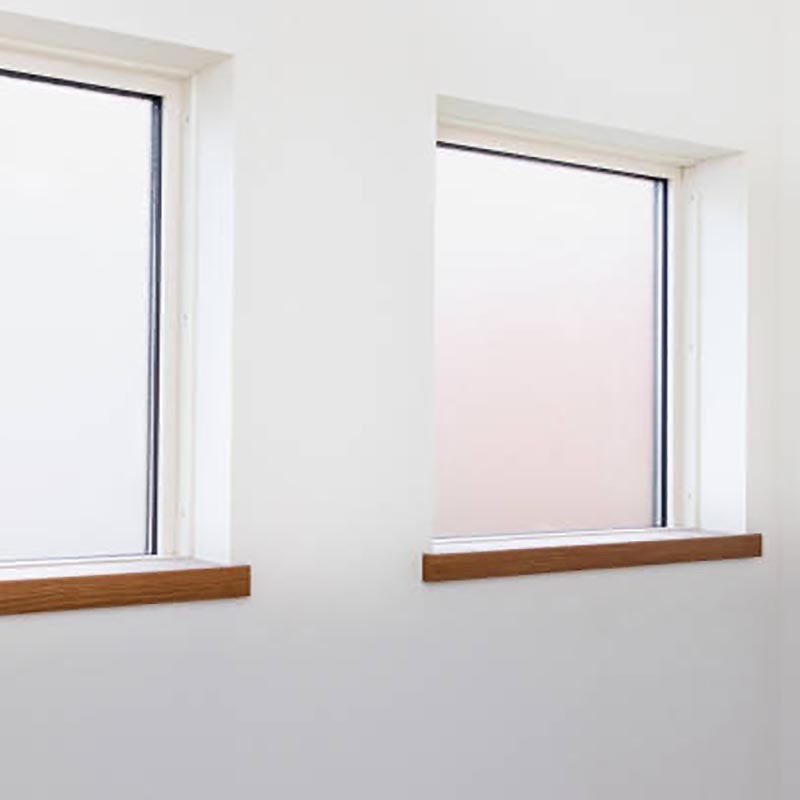 découvrez les avantages du vitrage autonettoyant, une innovation qui facilite l'entretien de vos fenêtres. grâce à une technologie révolutionnaire, ce type de vitrage utilise la lumière du soleil pour décomposer la saleté, vous assurant des surfaces toujours propres sans effort. idéal pour tous les espaces, il combine esthétisme et praticité.